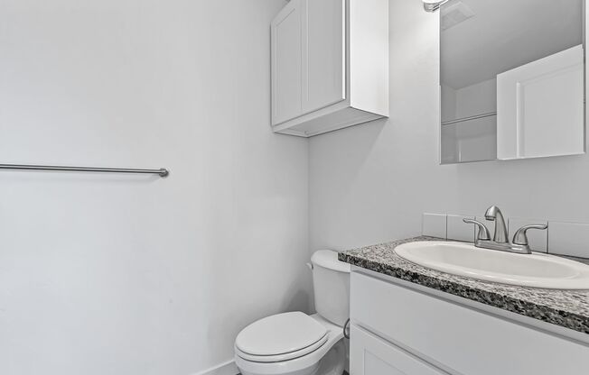 2 beds, 2 baths, 880 sqft, $1,599, Unit 660-102