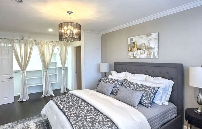 Luxury High-Rise Living at Turtle Creek – Chic 3BR Condo with Premium Amenities