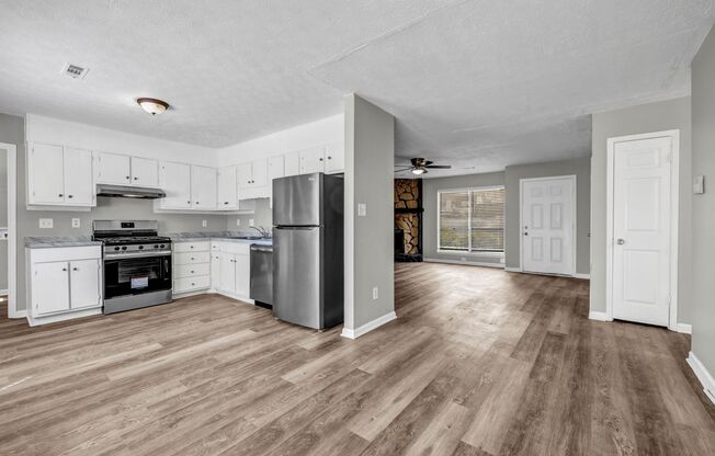 SPRING SPECIAL!! $500 OFF ONE MONTHS RENT
