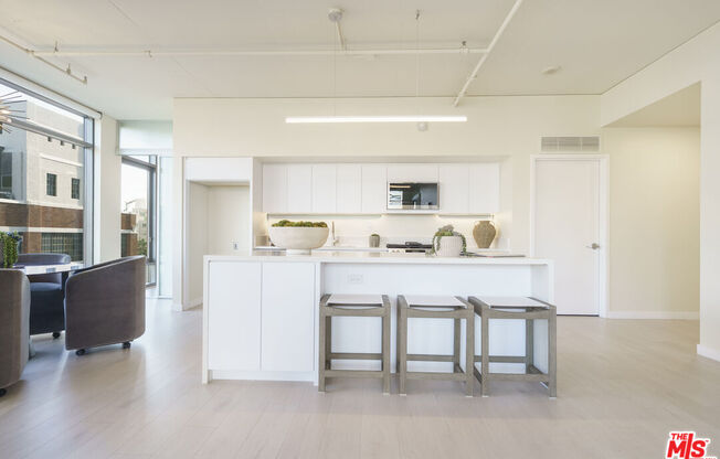 2 beds, 2.5 baths, 1,650 sqft, $4,995, Unit 716