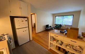 1 bed, 1 bath, $850, Unit 10