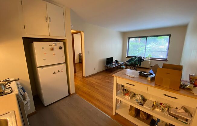 1 bed, 1 bath, $850, Unit 10