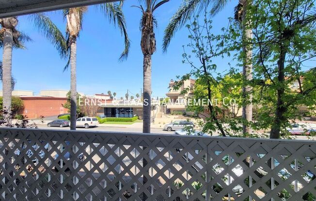 3565 Linden Ave