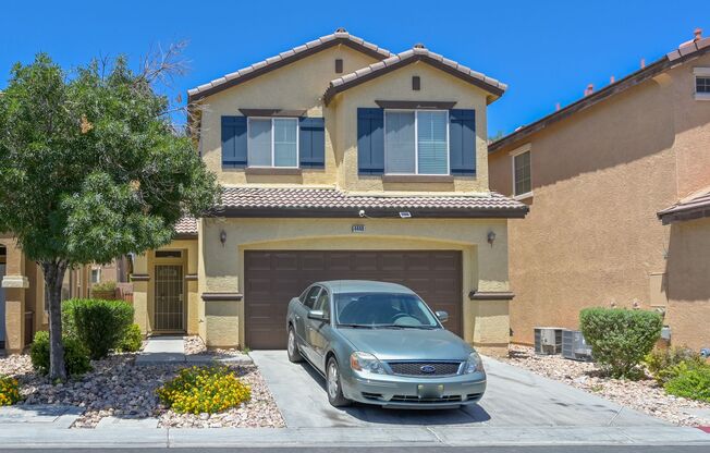 NW 3 bedroom!! Community Pool!! Playground and Park!! All Appliances!! Ceiling Fans through-out!!!