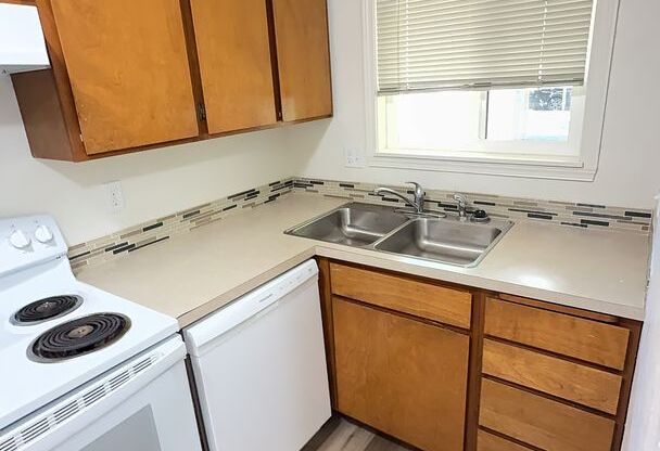 2 Bed, 1.5 Bath Condo in The W. Eugene Neighborhood! Apply Now!