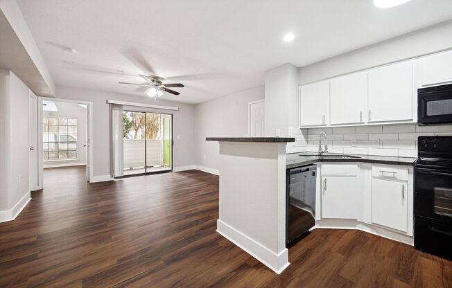 2 beds, 2 baths, 800 sqft, $1,595, Unit 5103