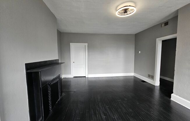 Amazing 3 Bedroom 1 Bathroom Apartment for rent in Carrick!