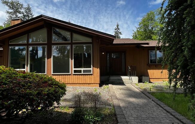 Gorgeous 3 BD 2.25 BA Home on 2 Acres!