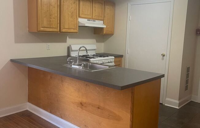 3 beds, 1 bath, 1,400 sqft, $1,550, Unit 4530-C24