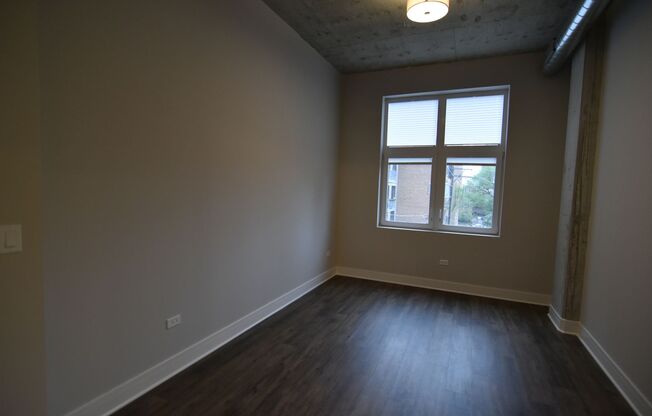 2 beds, 2 baths, 976 sqft, $4,175, Unit 3833-317