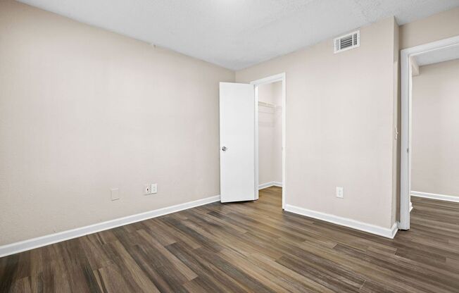 3 beds, 2 baths, 1,300 sqft, $1,399, Unit 118