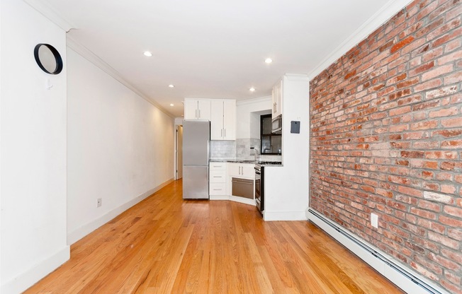 143 W 4 ST