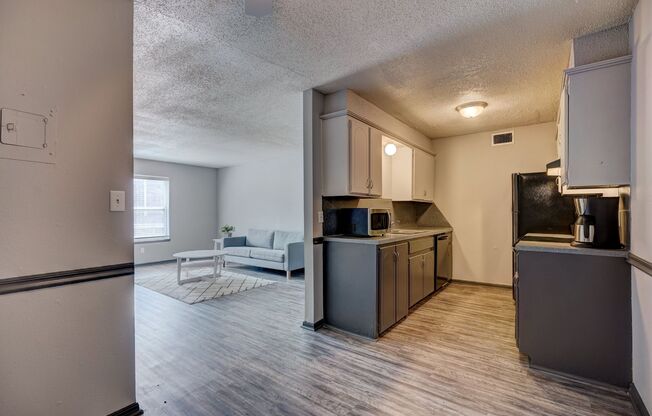 2 beds, 1 bath, 925 sqft, $895, Unit E3