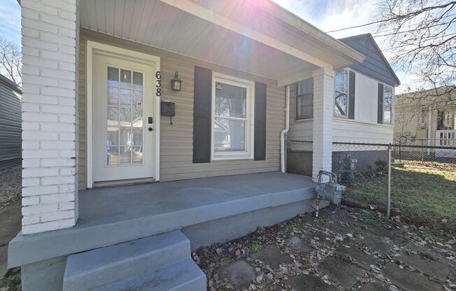 Charming 3 Bedrooms, 2 Full Bathroom Home! All Appliances Included! Available NOW!