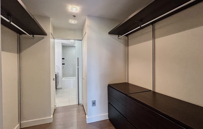 1 bed, 1 bath, 870 sqft, $4,000, Unit 403