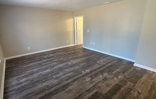 AVAILABLE & UPDATED Duplex (Near beautiful downtown Monroe)