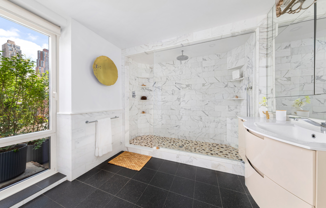 454 W 54th St