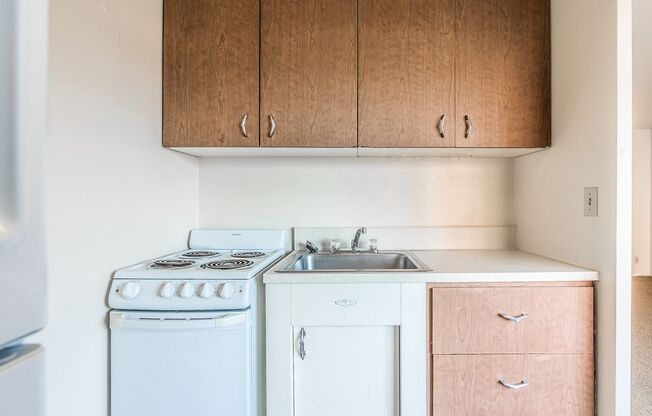 Studio, 1 bath, 423 sqft, $1,375, Unit 105