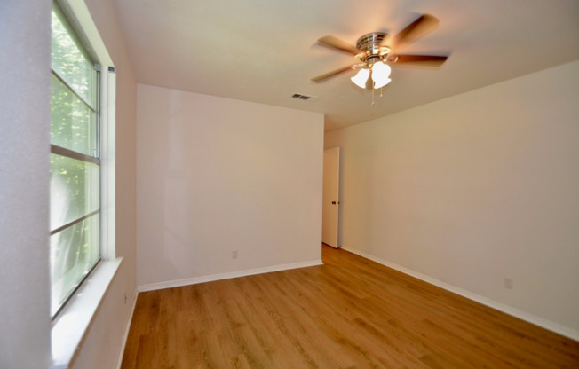 3 beds, 2 baths, $1,400