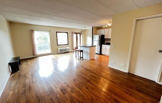 Spacious Updated 1 Bed / 1 Bath in Prime Rogers Park Location – In-Unit Laundry!