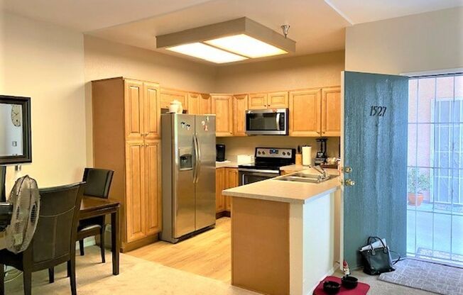 Beautiful luxury condo in prime location