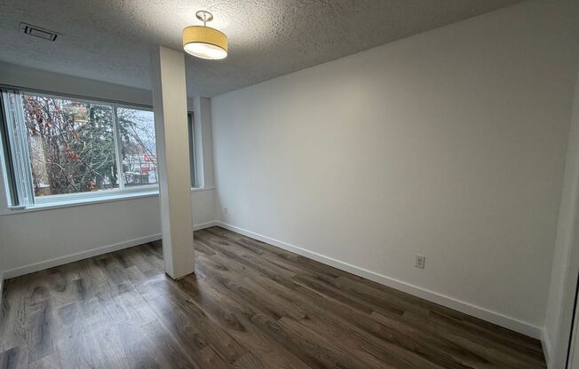 2 beds, 1 bath, 933 sqft, $1,675, Unit 208