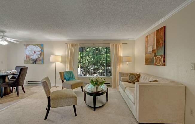 Ridge and Shores Living Room Apartments in Federal Way, WA