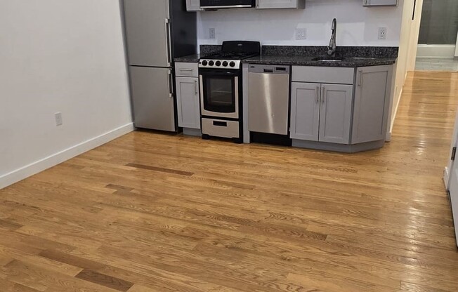 2 beds, 1 bath, $2,100, Unit 201