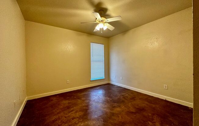 3 beds, 2 baths, $1,250, Unit 1924 D