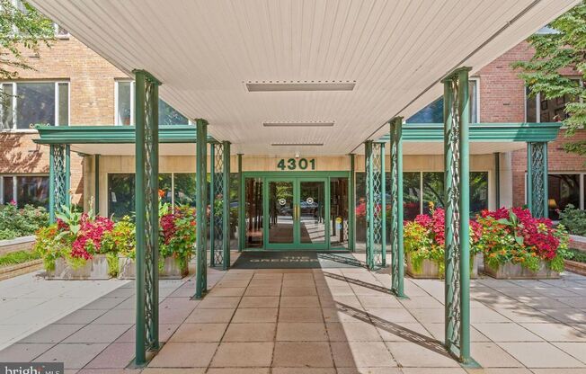 Spacious 1,000 Square Foot Two Bedroom Condo for Rent- Pets Welcomed, Energy Utilities Included!