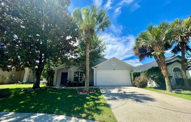 Move in Ready 4/2 Home in Waterford Lakes!