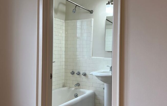 Studio, 1 bath, 575 sqft, $1,125, Unit Apt. 3D