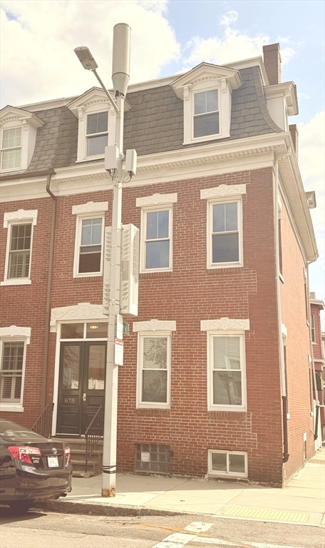 675 E 7 ST