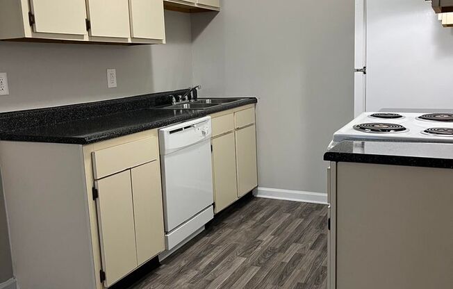 3 beds, 1 bath, 820 sqft, $1,395, Unit 289w