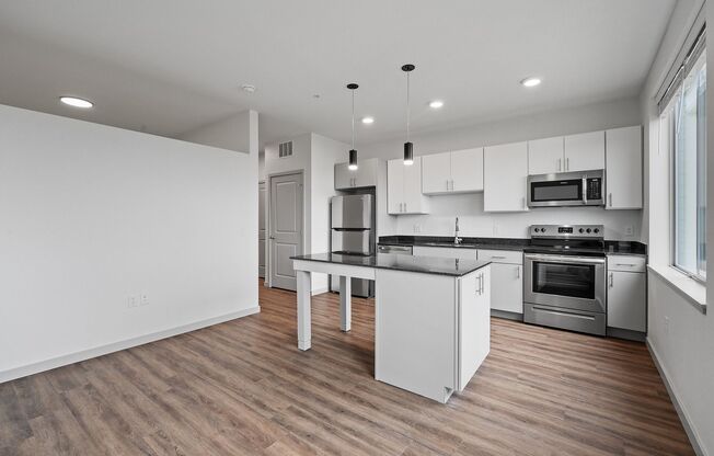 1 bed, 1 bath, 530 sqft, $1,395, Unit 322