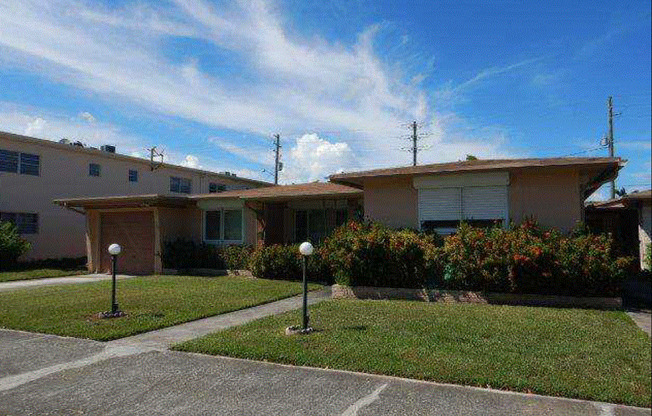 707 NE 10 St Hallandale Beach, FL 33009