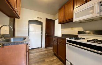 2 beds, 1 bath, $1,375, Unit 2