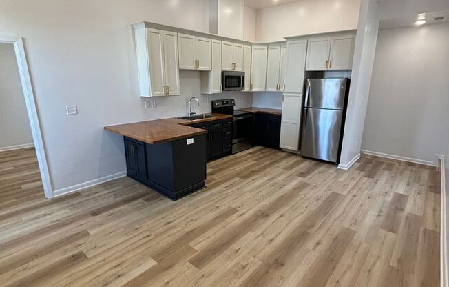 1 bed, 1 bath, 1,040 sqft, $1,650, Unit 421-B 30th Avenue E