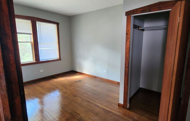 3 beds, 2 baths, $1,200, Unit # 2 FLOOR