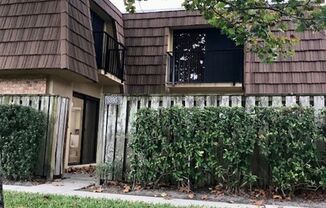 2/2.5 in the lovely, cozy community of Middlebrook Pines!