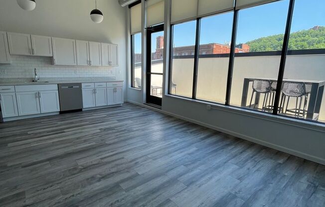 Studio, 1 bath, 575 sqft, $1,650, Unit 409