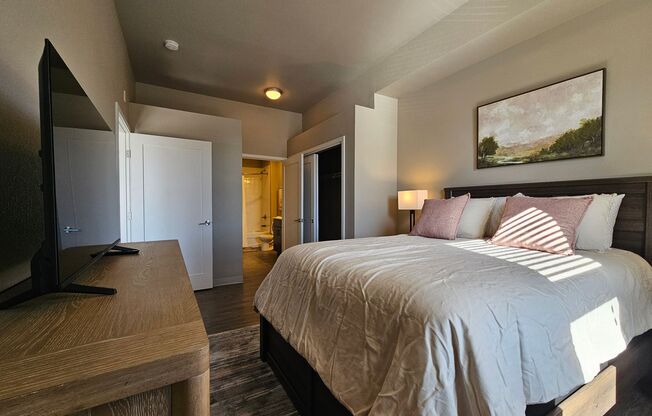 2 beds, 2 baths, 995 sqft, $2,700, Unit 305
