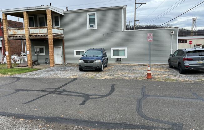 Cozy 1-Bedroom with Utilities Included – Convenient Living Near The Montour Trail!