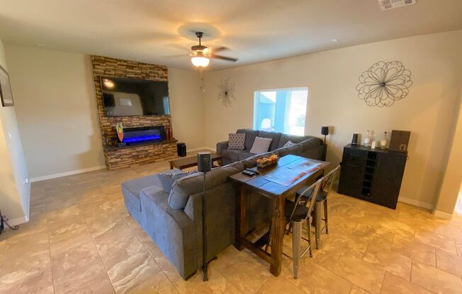 East El Paso 3 bed Refrig A/C w/ Gorgeous Yard!
