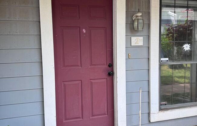 Darling 1 Bed, 1.5 Bath Townhouse with small Fenced Yard!