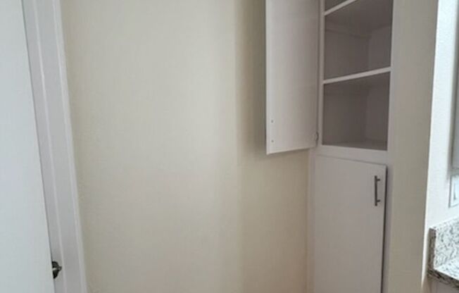 2 beds, 1 bath, 850 sqft, $2,200, Unit 6