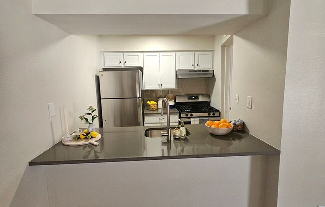 1 bed, 1 bath, 700 sqft, $1,305, Unit LAW11-122