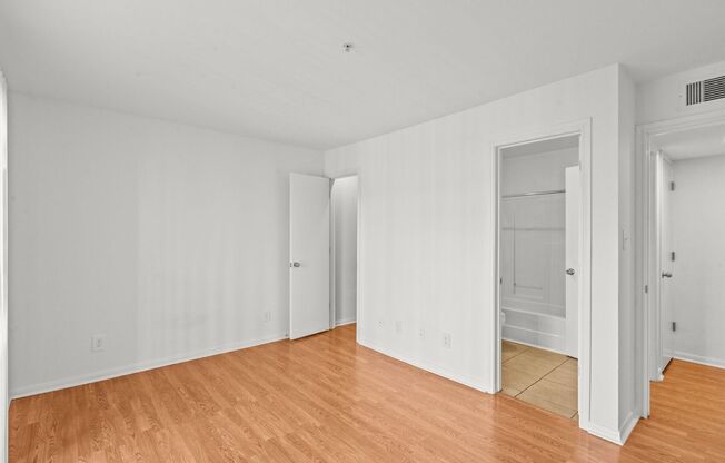 1 bed, 1 bath, 595 sqft, $1,050, Unit #285