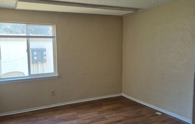 2 beds, 1 bath, 792 sqft, $1,000, Unit #3