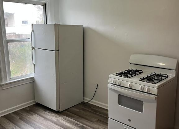 129 McGinnis Ave Apt 2 Pitcairn PA